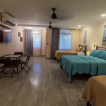Casas del Toro Playa Flamingo